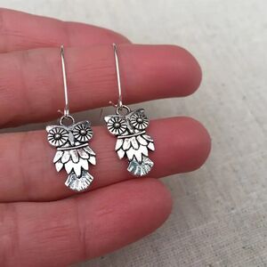 ⭐ Silvertone Vintage Style Owl Earrings Dangle Drop Small Hook Back Bohemian New